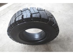 廣州朗琴實心輪胎7.00-9橡膠實心輪