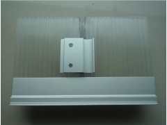 U型結構鎖扣陽光板的特性