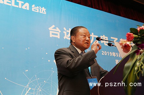 2-臺達創辦人暨榮譽董事長鄭崇華先生強調，我國電力電子學科的蓬勃發展，離不開師生的共同努力