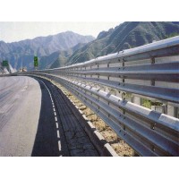 ?？谝患壒穬蓚确雷沧o欄板 屯昌波形梁鋼護欄批發