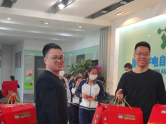 新年福利丨有一種年味叫公司發年貨啦！