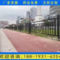 廣州市區人行道護欄圖片 市政道路防護欄桿廠家 黑色方管護欄
