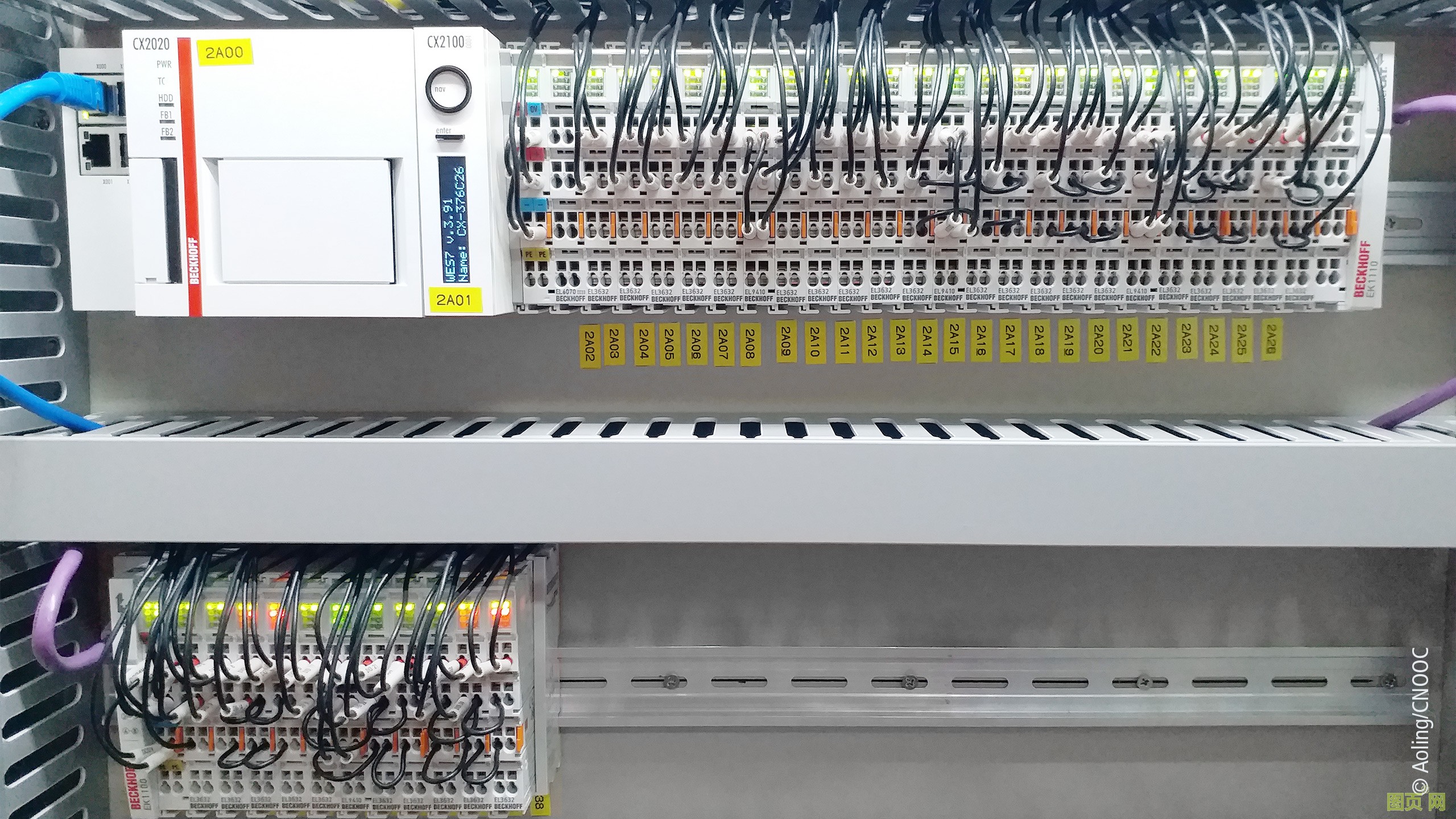 CX2020 嵌入式控制器和 EL3632 EtherCAT 模擬量端子模塊構成了一個非常緊湊的控制和測量數據采集系統。 CX2020 嵌入式控制器和 EL3632 EtherCAT 模擬量端子模塊構成了一個非常緊湊的控制和測量數據采集系統。