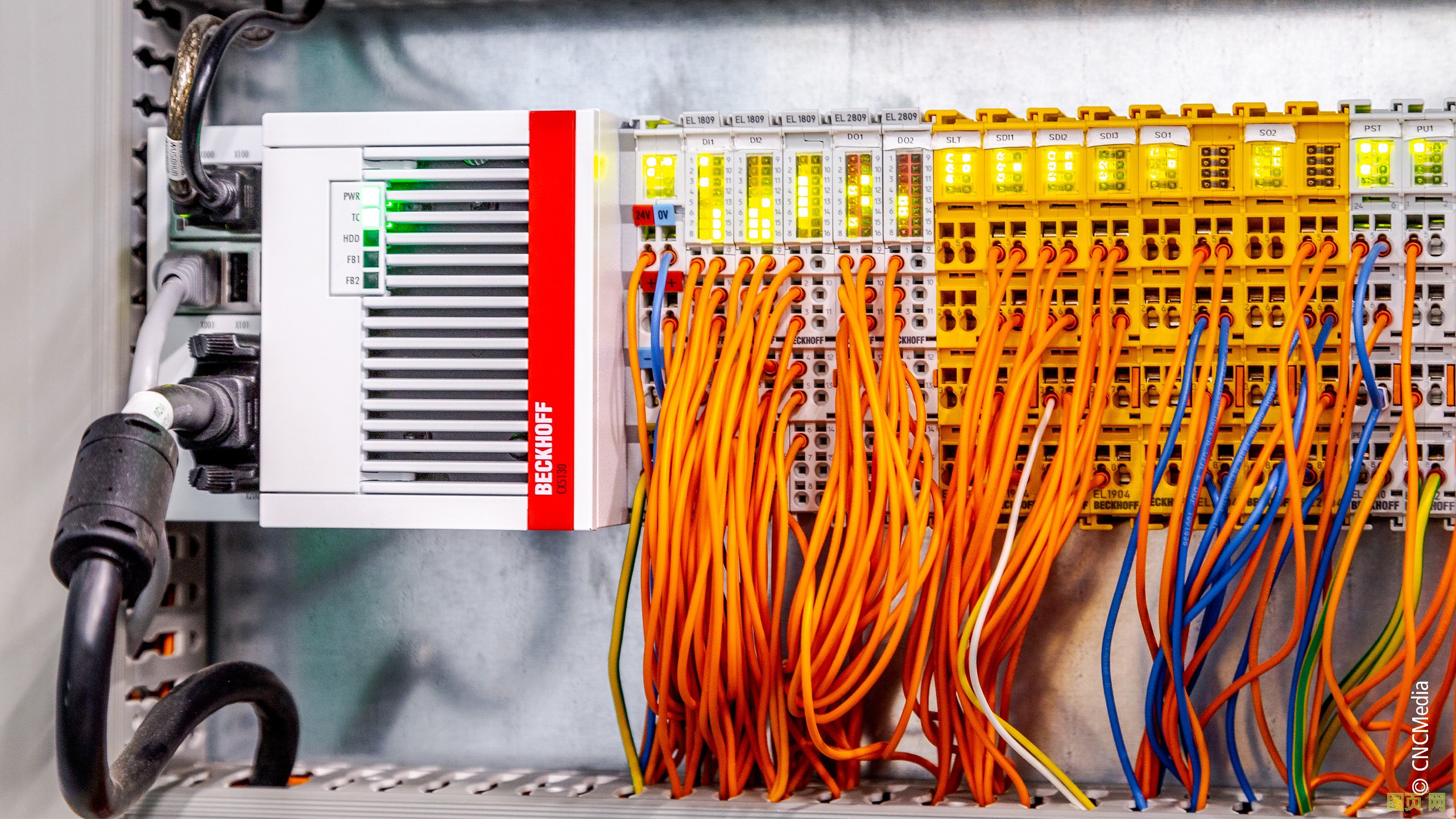 PTL 4001 光纖激光切割系統的核心控制組件包括一臺安裝有 TwinCAT 3 軟件的 CX5130 嵌入式控制器和各種 EtherCAT 端子模塊,如 EL1904 TwinSAFE 端子模塊和 EL3161 模擬量輸入端子模塊 PTL 4001 光纖激光切割系統的核心控制組件包括一臺安裝有 TwinCAT 3 軟件的 CX5130 嵌入式控制器和各種 EtherCAT 端子模塊,如 EL1904 TwinSAFE 端子模塊和 EL3161 模擬量輸入端子模塊