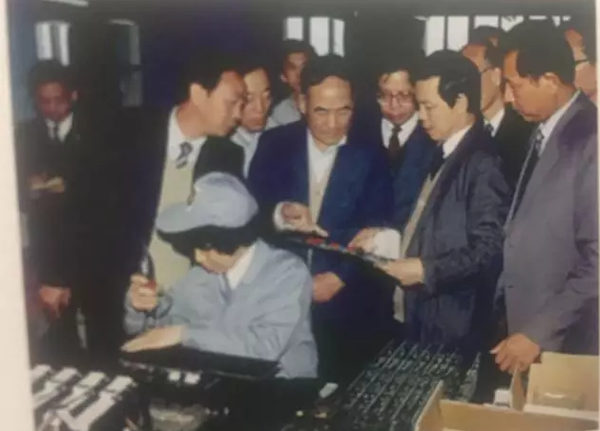 原機械工業部部長何光遠參觀西儀集團產品 原機械工業部部長何光遠參觀西儀集團產品