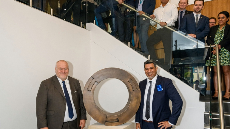 落成典禮,澳大利亞,雕塑,Matthias Altendorf,Ali Hafeez “忠誠與責任”雕塑蘊含Endress+Hauser企業文化。