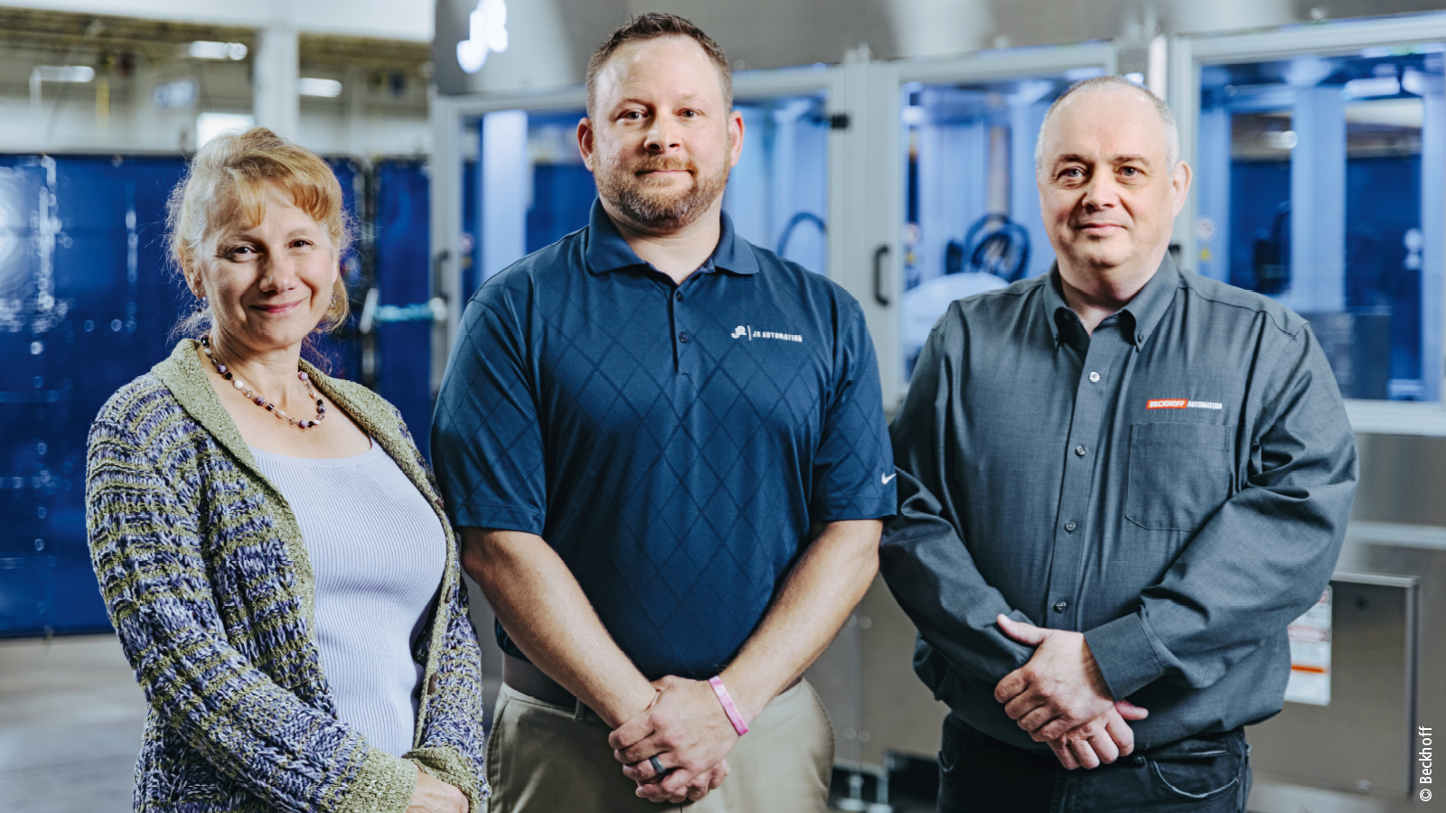 項(xiàng)目專家(左起):Angela Farina(倍福區(qū)域銷售工程師)、Shawn Smith(JR Automation 公司銷售總監(jiān))和 Graeme Peek(倍福應(yīng)用工程師)。 項(xiàng)目專家(左起):Angela Farina(倍福區(qū)域銷售工程師)、Shawn Smith(JR Automation 公司銷售總監(jiān))和 Graeme Peek(倍福應(yīng)用工程師)。