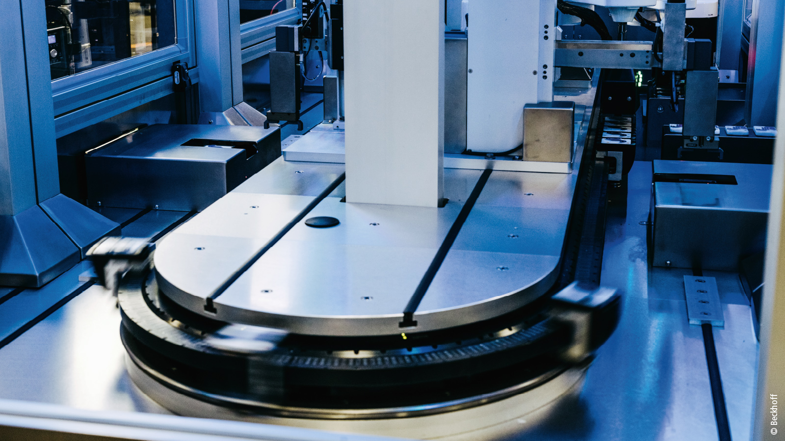 借助 XTS 智能輸送系統(tǒng)實(shí)現(xiàn)靈活的物料搬運(yùn),F(xiàn)lexChassis? 能夠幫助客戶專注于其核心競(jìng)爭(zhēng)力,無(wú)需再為重新設(shè)計(jì)自動(dòng)化系統(tǒng)而分心。 借助 XTS 智能輸送系統(tǒng)實(shí)現(xiàn)靈活的物料搬運(yùn),F(xiàn)lexChassis? 能夠幫助客戶專注于其核心競(jìng)爭(zhēng)力,無(wú)需再為重新設(shè)計(jì)自動(dòng)化系統(tǒng)而分心。